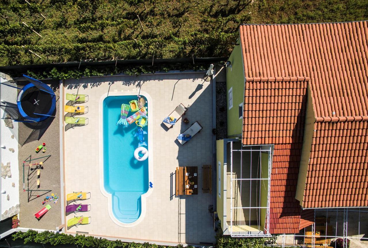Holiday Residence Maja Katuni Eksteriør bilde